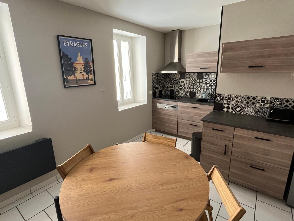 Bel Appartement 2 Chambres Au Coeur Du Village Eyragues Esterno foto