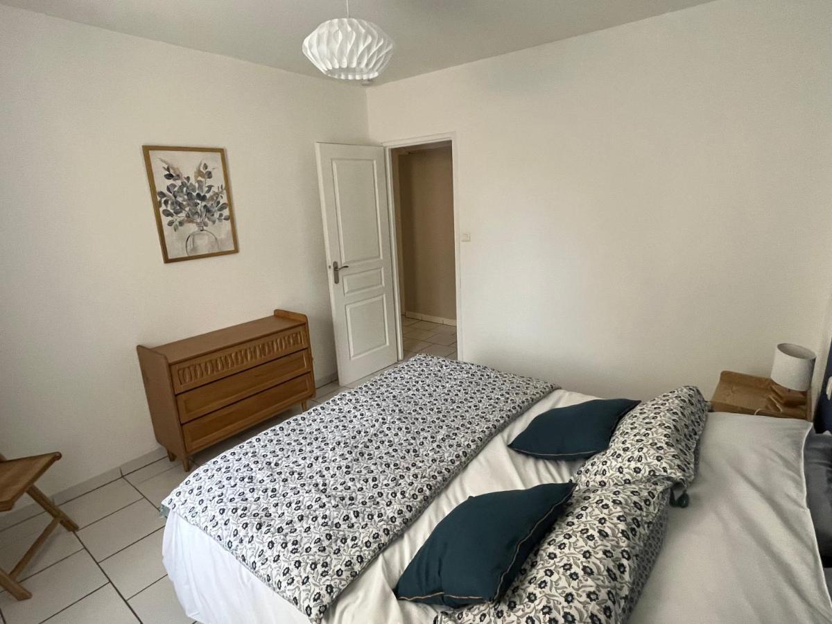 Bel Appartement 2 Chambres Au Coeur Du Village Eyragues Esterno foto