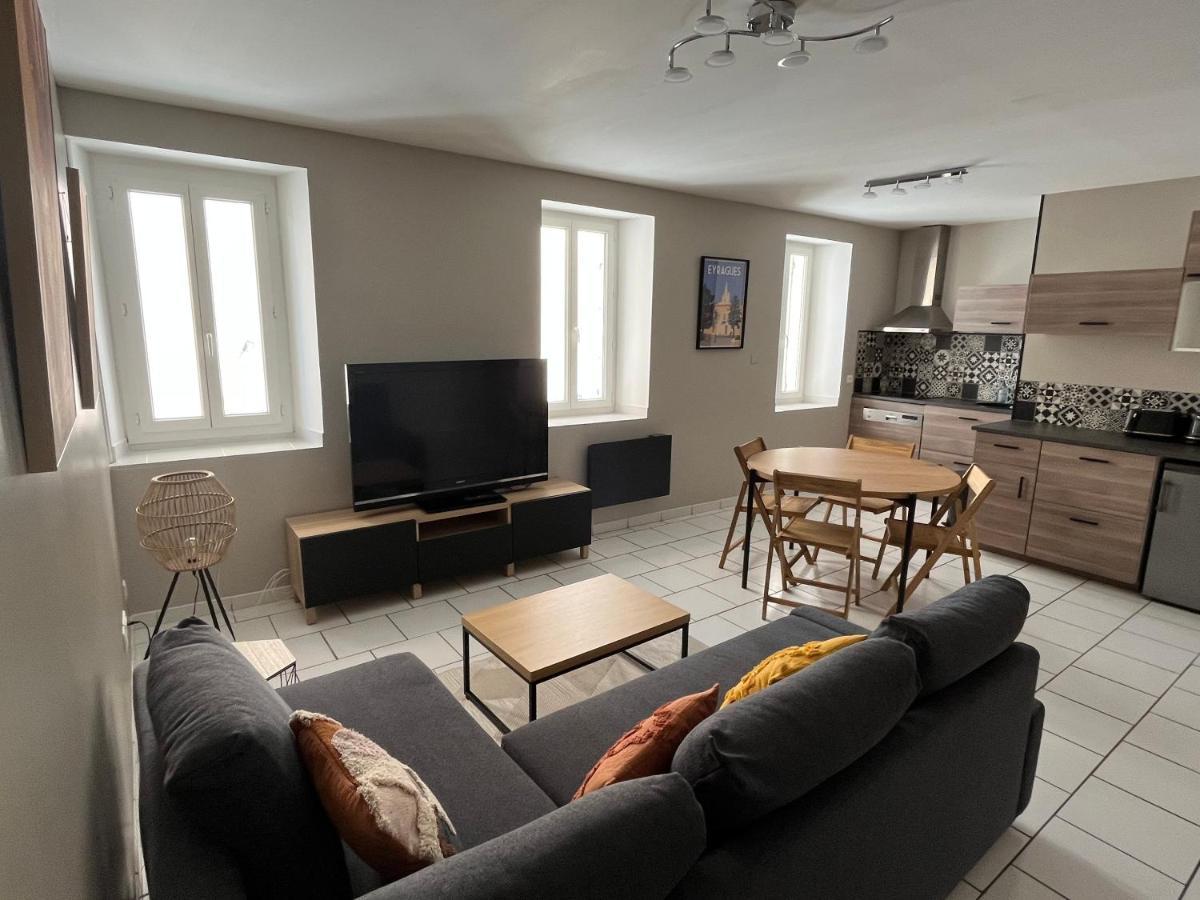 Bel Appartement 2 Chambres Au Coeur Du Village Eyragues Esterno foto